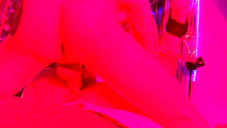 Red light, spreader bar,  and a big dick for  amber green