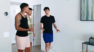 Double Teaming The Foam Party Milf With Syren De Mer, Air Thugger, Apollo Banks - Brazzers
