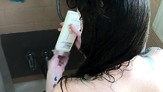 Australian brunette amateurs pussy showering