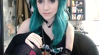 Cute amateur webcam teen girl toying pussy on webcam