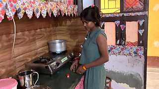 Hindu Bathroom Soft! The owner of the house came to the house to ask for a feast, the husband touched the man in the bathroom,