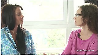 Miriam Und Annika - Heibe Pussy-verkostung In Nylons