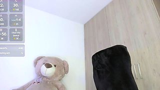 Hot amateur webcam teen masturbates for their fans