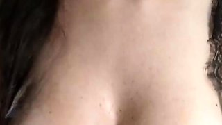 Corpo perfeito com peitos e bunda grandes experimentando