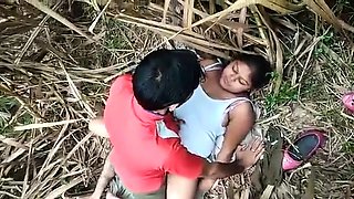 Lovely Indian babe fucked by her boyfriend in the outdoors