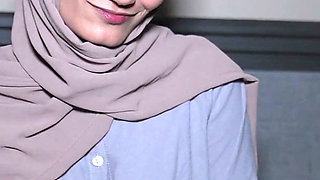 Petite Babe Gets Fucked so Hard Her Hijab Falls off