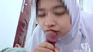 Minokiiko Morning Blowjob: Hijab Asian Stepsister Shocked by Step Brother's Hard Cock