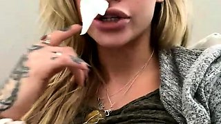 Busty solo babe masturbates in close up pussy toying action