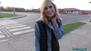Lindsey Cruz's Public Passion with Blonde Heat