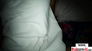 Amateurs Thai mommy satisfying a farang